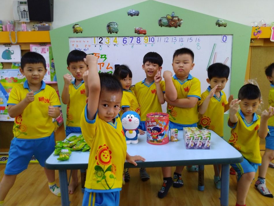 文件 : <FONT COLOR='red'>(109.07.08)Annie慶生.JPG</FONT> <BR> 尺寸 : <FONT COLOR='blue'>950 × 712</FONT> 圖元 <BR> 格式 : <FONT COLOR='green'>jpg</FONT> <BR> 大小 : <FONT COLOR='green'> -- </FONT> KB