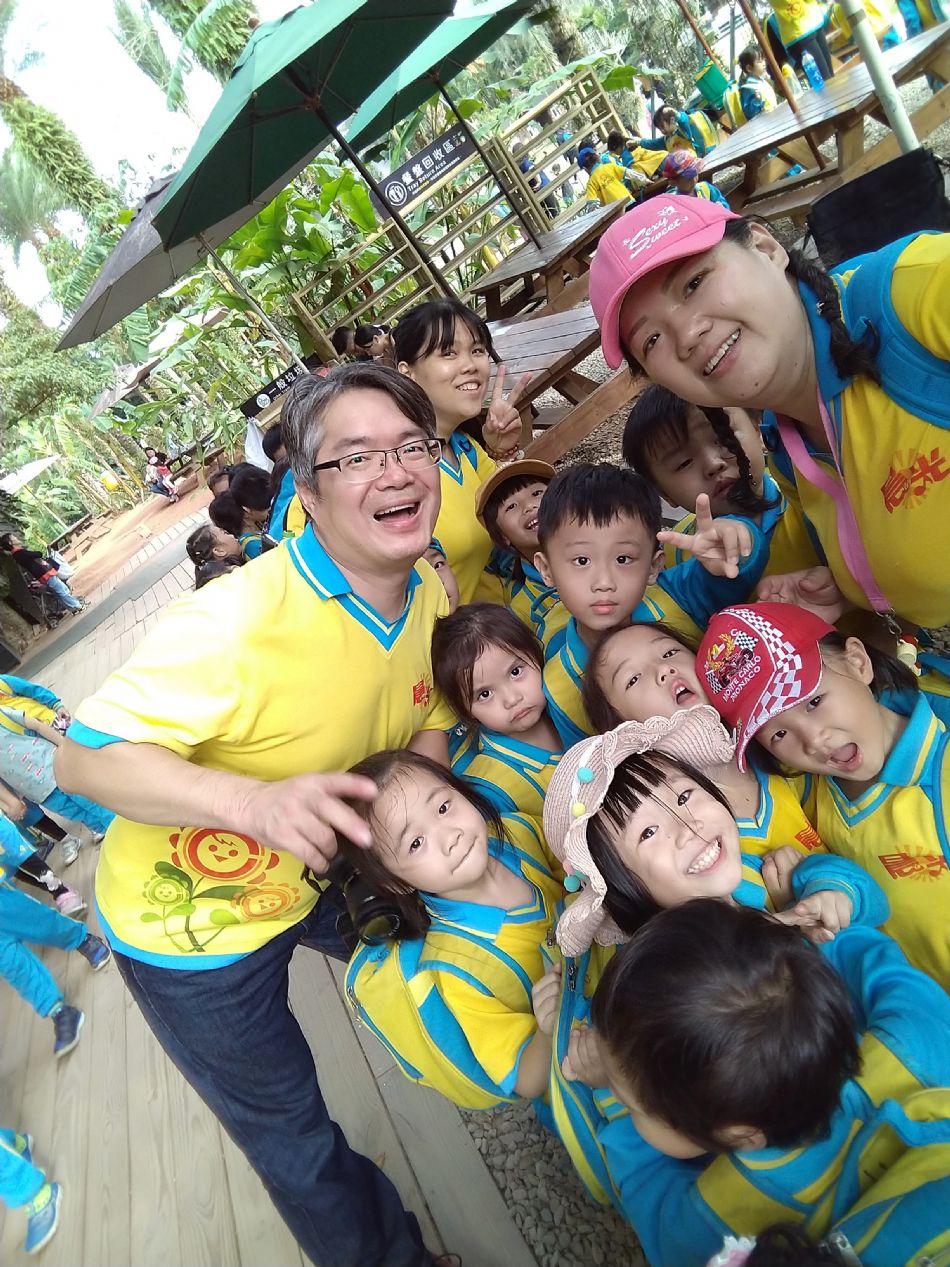 文件 : <FONT COLOR='red'>(108.11.01)綠世界.JPG</FONT> <BR> 尺寸 : <FONT COLOR='blue'>950 × 1267</FONT> 圖元 <BR> 格式 : <FONT COLOR='green'>jpg</FONT> <BR> 大小 : <FONT COLOR='green'> -- </FONT> KB