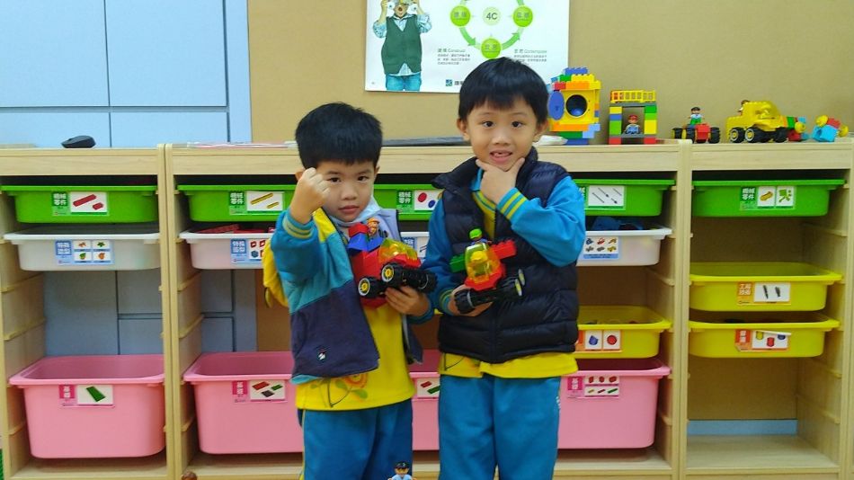 文件 : <FONT COLOR='red'>(108.12.25)樂高積木【我的樂高車】.JPG</FONT> <BR> 尺寸 : <FONT COLOR='blue'>950 × 534</FONT> 圖元 <BR> 格式 : <FONT COLOR='green'>jpg</FONT> <BR> 大小 : <FONT COLOR='green'> -- </FONT> KB