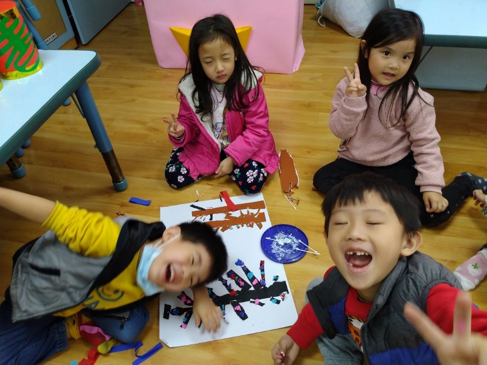 文件 : <FONT COLOR='red'>(109.01.04)美感課【花開富貴】-1.JPG</FONT> <BR> 尺寸 : <FONT COLOR='blue'>950 × 712</FONT> 圖元 <BR> 格式 : <FONT COLOR='green'>jpg</FONT> <BR> 大小 : <FONT COLOR='green'> -- </FONT> KB