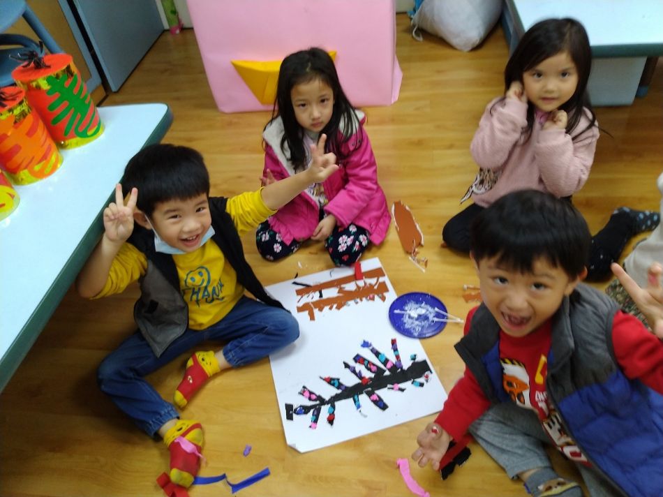 文件 : <FONT COLOR='red'>(109.01.04)美感課【花開富貴】.JPG</FONT> <BR> 尺寸 : <FONT COLOR='blue'>950 × 712</FONT> 圖元 <BR> 格式 : <FONT COLOR='green'>jpg</FONT> <BR> 大小 : <FONT COLOR='green'> -- </FONT> KB