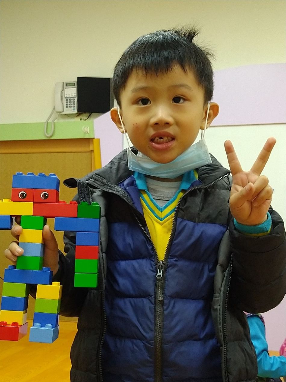 文件 : <FONT COLOR='red'>(109.02.05)樂高積木-1.JPG</FONT> <BR> 尺寸 : <FONT COLOR='blue'>950 × 1267</FONT> 圖元 <BR> 格式 : <FONT COLOR='green'>jpg</FONT> <BR> 大小 : <FONT COLOR='green'> -- </FONT> KB