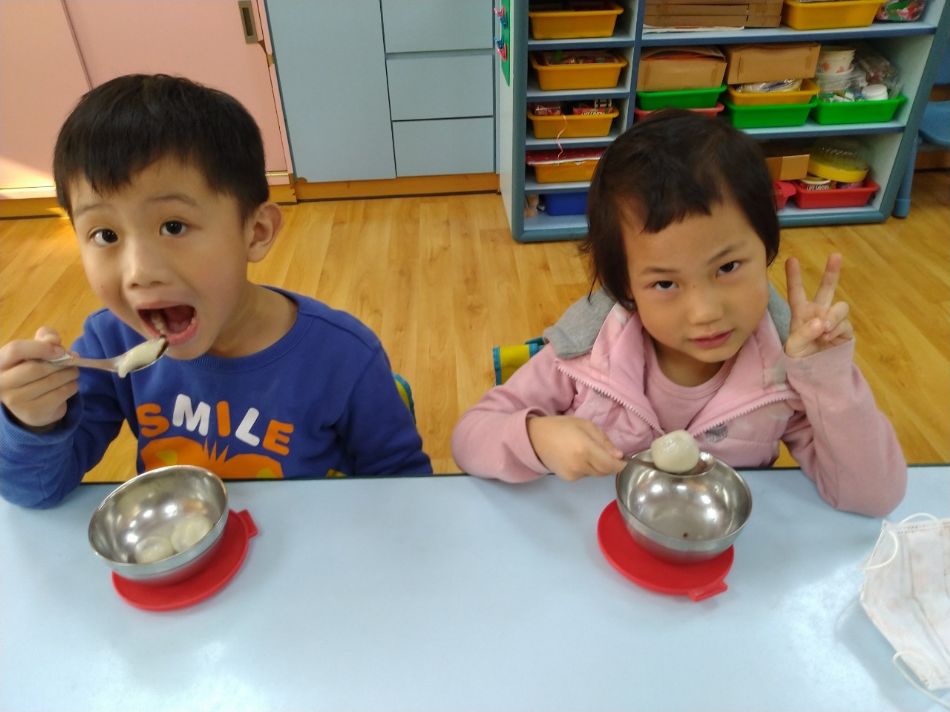 文件 : <FONT COLOR='red'>(109.02.06)開心吃元宵-1.JPG</FONT> <BR> 尺寸 : <FONT COLOR='blue'>950 × 712</FONT> 圖元 <BR> 格式 : <FONT COLOR='green'>jpg</FONT> <BR> 大小 : <FONT COLOR='green'> -- </FONT> KB