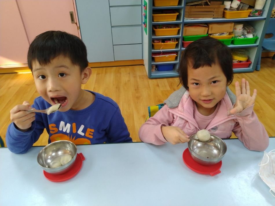 文件 : <FONT COLOR='red'>(109.02.06)開心吃元宵.JPG</FONT> <BR> 尺寸 : <FONT COLOR='blue'>950 × 712</FONT> 圖元 <BR> 格式 : <FONT COLOR='green'>jpg</FONT> <BR> 大小 : <FONT COLOR='green'> -- </FONT> KB