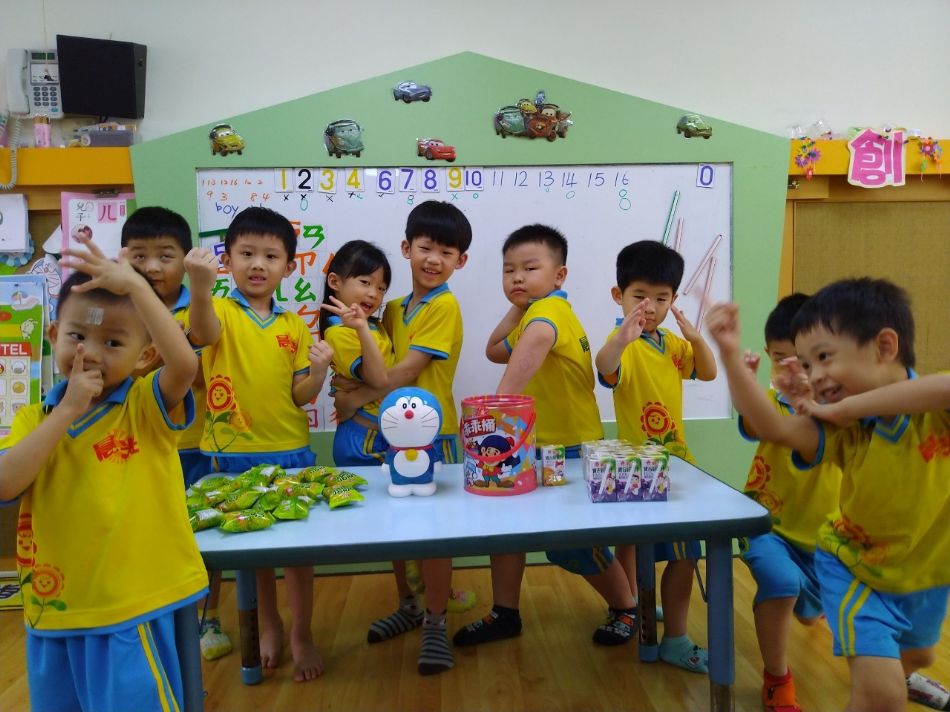 文件 : <FONT COLOR='red'>(109.07.08)Annie慶生.JPG</FONT> <BR> 尺寸 : <FONT COLOR='blue'>950 × 712</FONT> 圖元 <BR> 格式 : <FONT COLOR='green'>jpg</FONT> <BR> 大小 : <FONT COLOR='green'> -- </FONT> KB