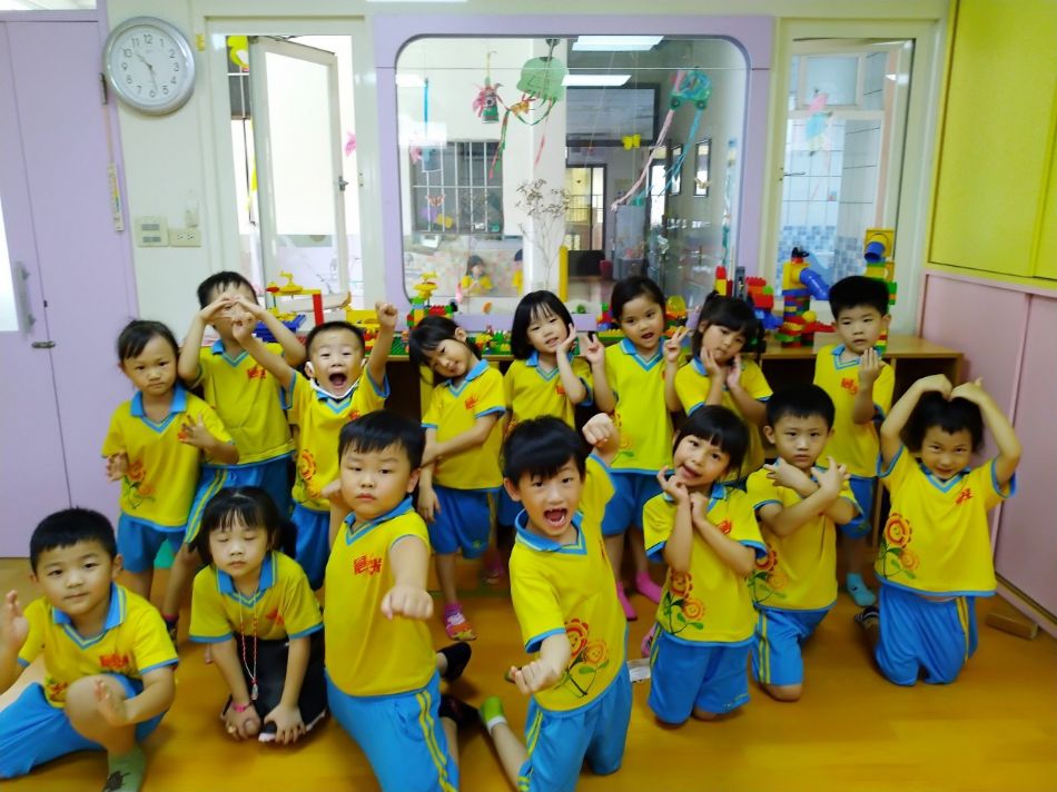 文件 : <FONT COLOR='red'>(109.07.08)樂高【綜合活動】.JPG</FONT> <BR> 尺寸 : <FONT COLOR='blue'>950 × 712</FONT> 圖元 <BR> 格式 : <FONT COLOR='green'>jpg</FONT> <BR> 大小 : <FONT COLOR='green'> -- </FONT> KB