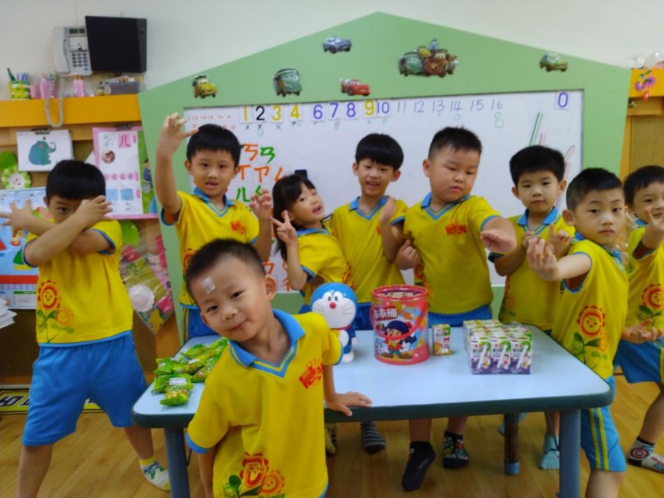 文件 : <FONT COLOR='red'>(109.07.08)Annie慶生.JPG</FONT> <BR> 尺寸 : <FONT COLOR='blue'>950 × 712</FONT> 圖元 <BR> 格式 : <FONT COLOR='green'>jpg</FONT> <BR> 大小 : <FONT COLOR='green'> -- </FONT> KB