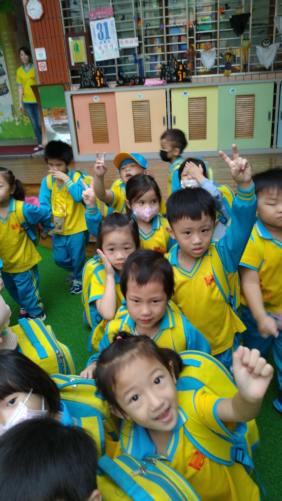 文件 : <FONT COLOR='red'>(108.11.01)綠世界-1.JPG</FONT> <BR> 尺寸 : <FONT COLOR='blue'>950 × 1689</FONT> 圖元 <BR> 格式 : <FONT COLOR='green'>jpg</FONT> <BR> 大小 : <FONT COLOR='green'> -- </FONT> KB