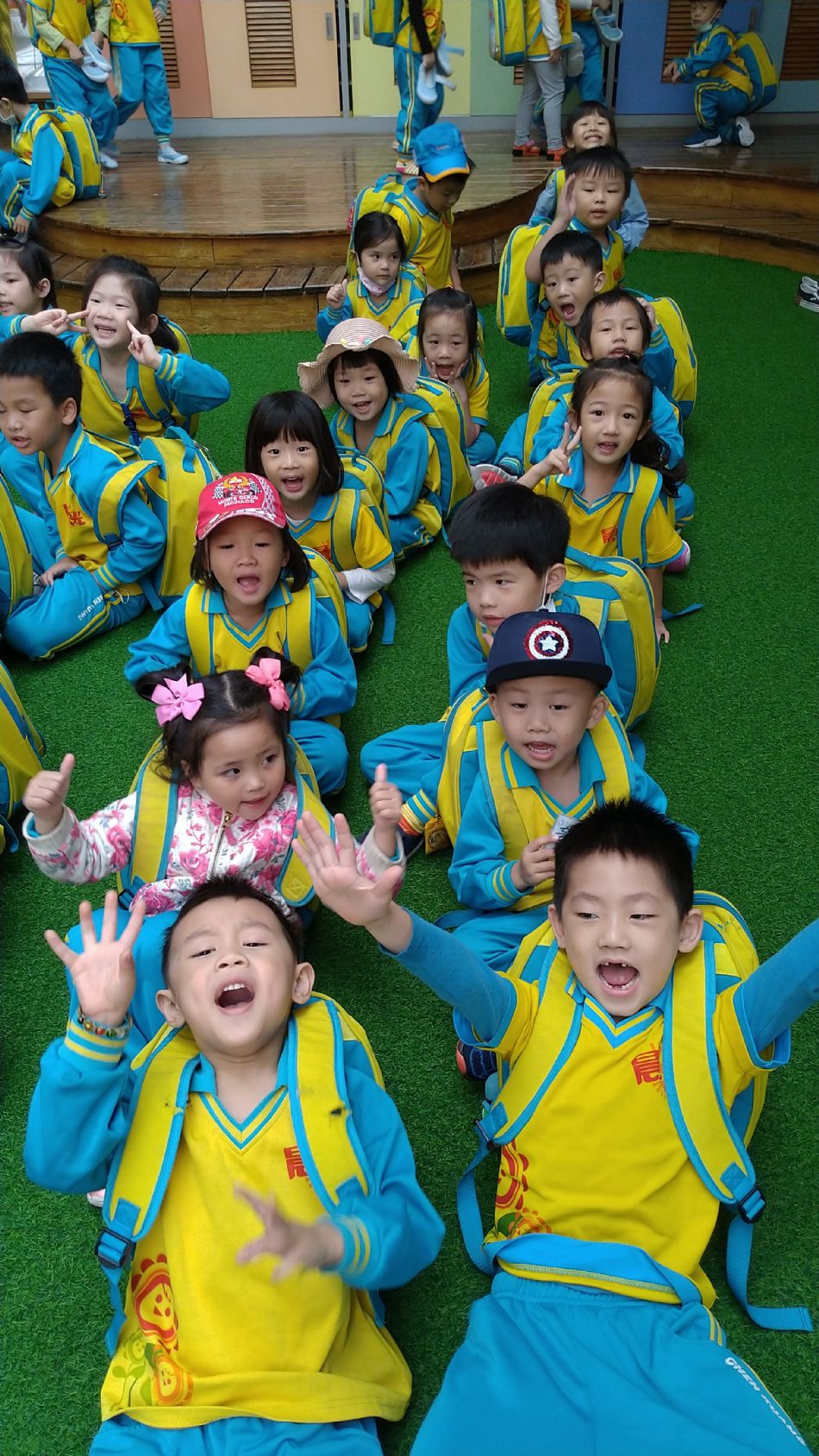 文件 : <FONT COLOR='red'>(108.11.01)綠世界-23.JPG</FONT> <BR> 尺寸 : <FONT COLOR='blue'>950 × 1689</FONT> 圖元 <BR> 格式 : <FONT COLOR='green'>jpg</FONT> <BR> 大小 : <FONT COLOR='green'> -- </FONT> KB