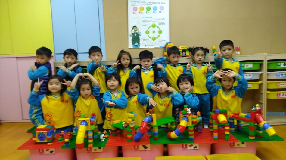 文件 : <FONT COLOR='red'>(108.12.18)樂高【綜合活動】.JPG</FONT> <BR> 尺寸 : <FONT COLOR='blue'>950 × 534</FONT> 圖元 <BR> 格式 : <FONT COLOR='green'>jpg</FONT> <BR> 大小 : <FONT COLOR='green'> -- </FONT> KB