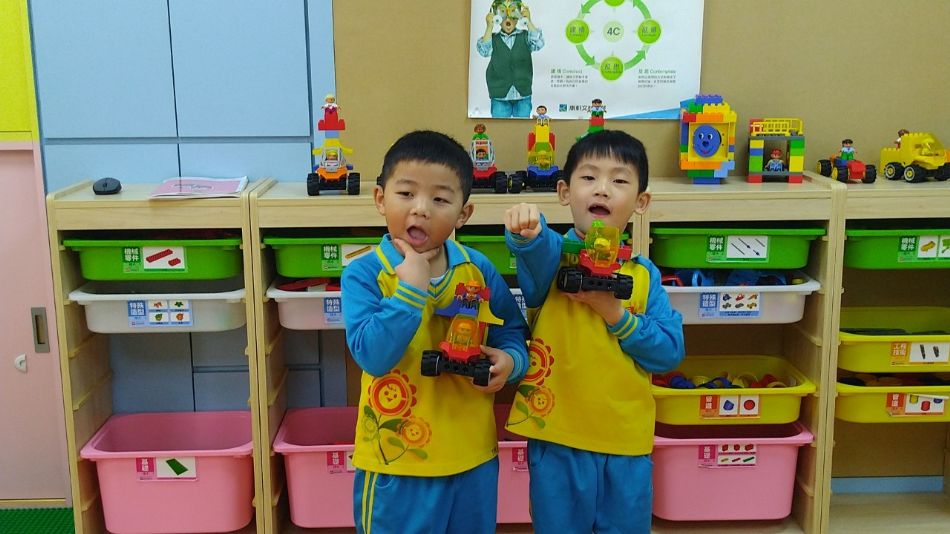 文件 : <FONT COLOR='red'>(108.12.25)樂高積木【我的樂高車】.JPG</FONT> <BR> 尺寸 : <FONT COLOR='blue'>950 × 534</FONT> 圖元 <BR> 格式 : <FONT COLOR='green'>jpg</FONT> <BR> 大小 : <FONT COLOR='green'> -- </FONT> KB