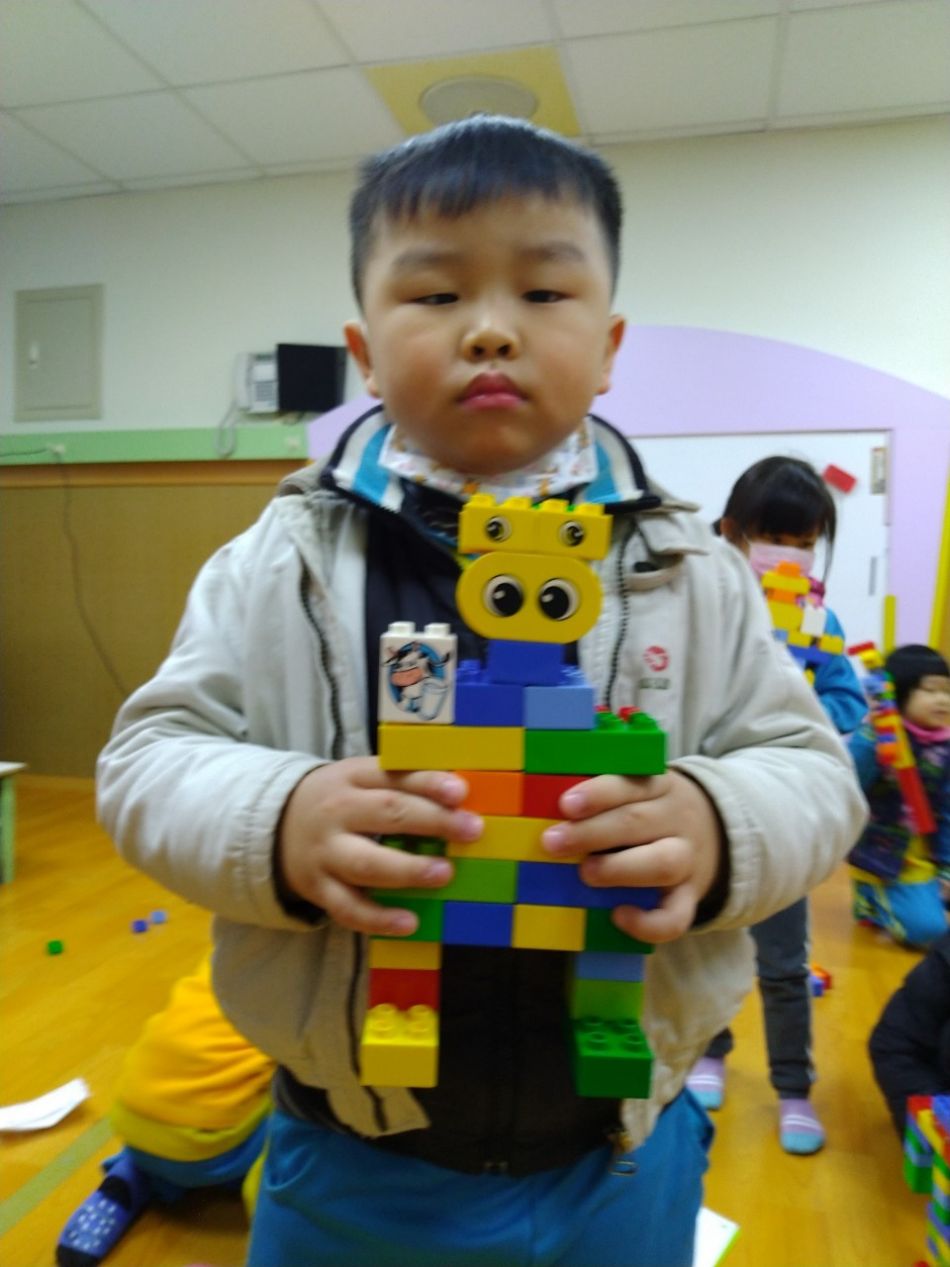 文件 : <FONT COLOR='red'>(109.02.05)樂高積木.JPG</FONT> <BR> 尺寸 : <FONT COLOR='blue'>950 × 1267</FONT> 圖元 <BR> 格式 : <FONT COLOR='green'>jpg</FONT> <BR> 大小 : <FONT COLOR='green'> -- </FONT> KB