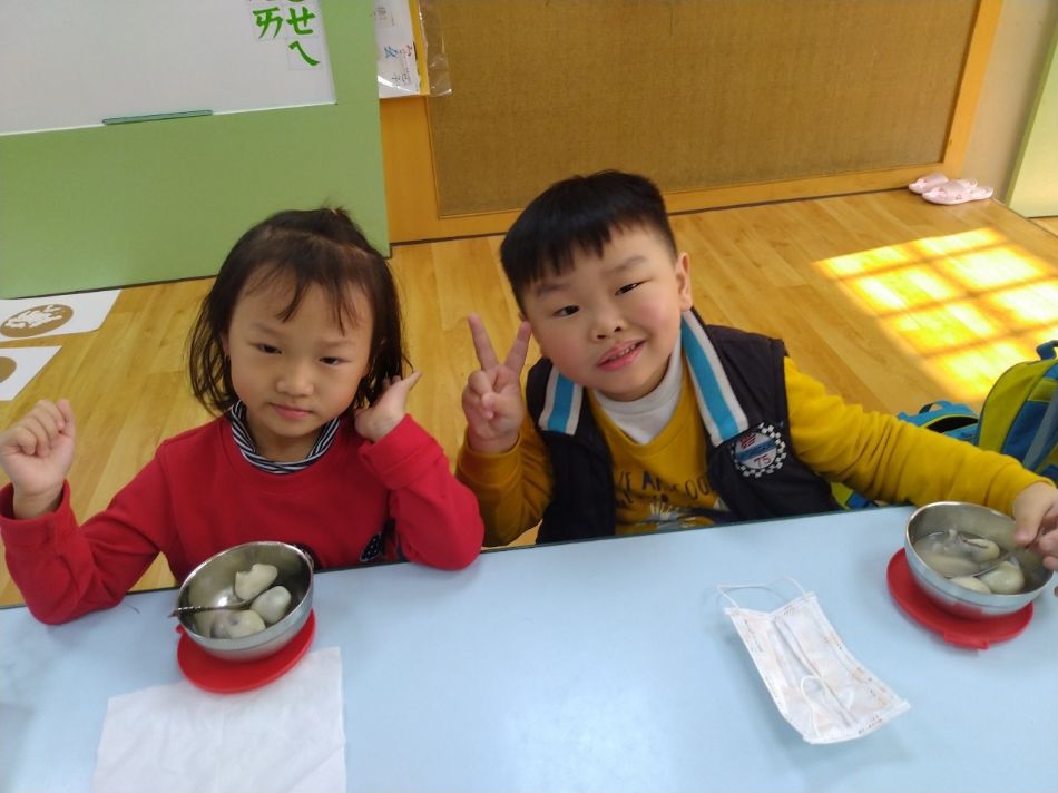 文件 : <FONT COLOR='red'>(109.02.06)開心吃元宵-1.JPG</FONT> <BR> 尺寸 : <FONT COLOR='blue'>950 × 712</FONT> 圖元 <BR> 格式 : <FONT COLOR='green'>jpg</FONT> <BR> 大小 : <FONT COLOR='green'> -- </FONT> KB