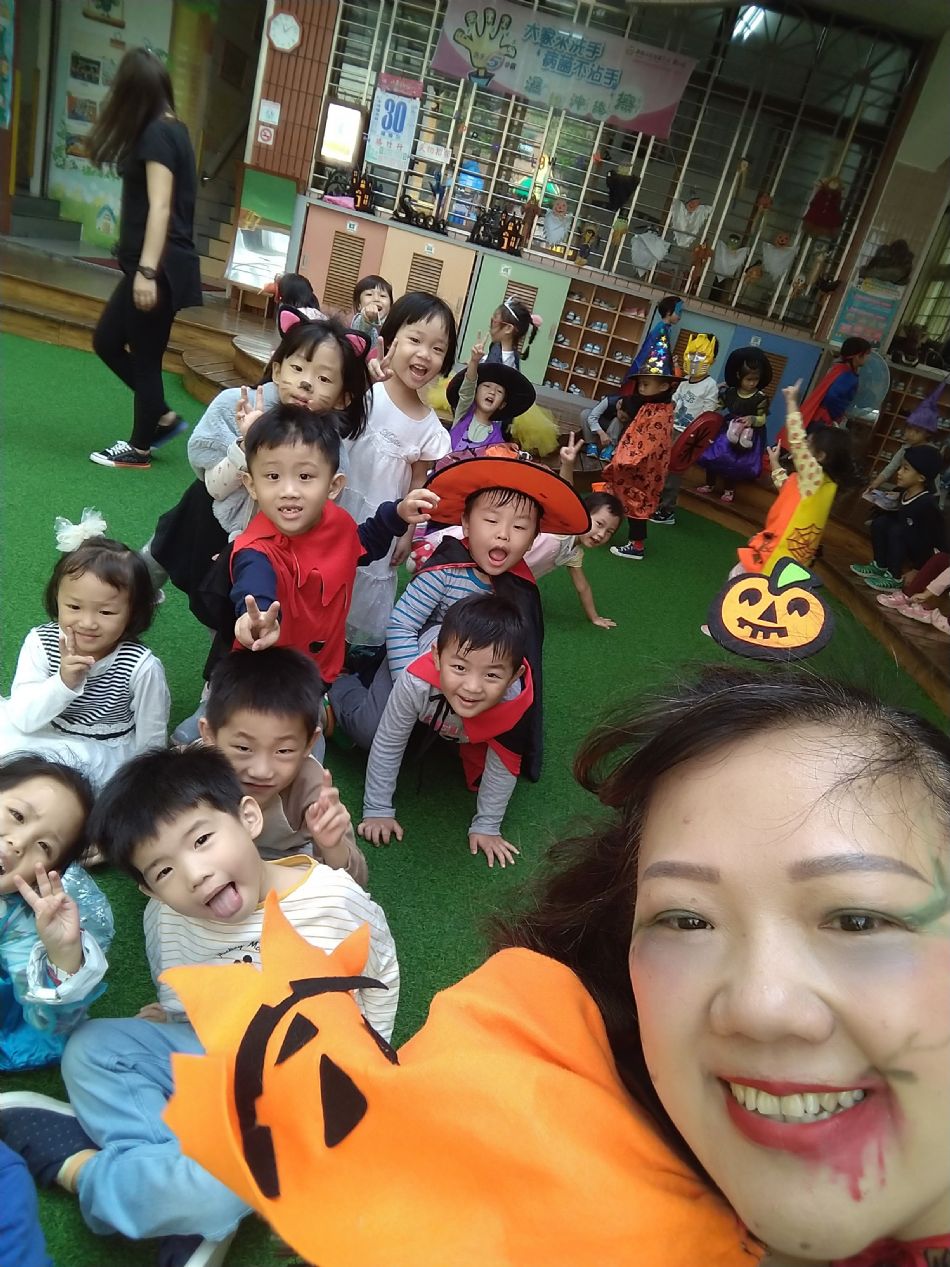 文件 : <FONT COLOR='red'>(108.10.30)萬聖節.JPG</FONT> <BR> 尺寸 : <FONT COLOR='blue'>950 × 1267</FONT> 圖元 <BR> 格式 : <FONT COLOR='green'>jpg</FONT> <BR> 大小 : <FONT COLOR='green'> -- </FONT> KB