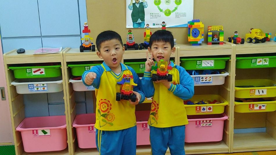 文件 : <FONT COLOR='red'>(108.12.25)樂高積木【我的樂高車】.JPG</FONT> <BR> 尺寸 : <FONT COLOR='blue'>950 × 534</FONT> 圖元 <BR> 格式 : <FONT COLOR='green'>jpg</FONT> <BR> 大小 : <FONT COLOR='green'> -- </FONT> KB