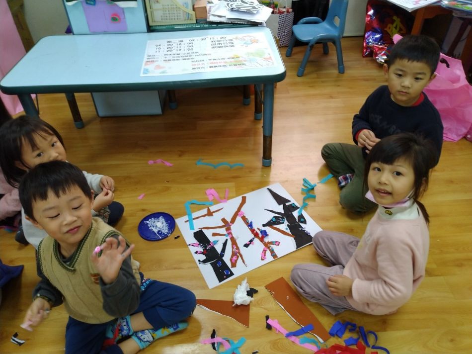 文件 : <FONT COLOR='red'>(109.01.04)美感課【花開富貴】-1.JPG</FONT> <BR> 尺寸 : <FONT COLOR='blue'>950 × 712</FONT> 圖元 <BR> 格式 : <FONT COLOR='green'>jpg</FONT> <BR> 大小 : <FONT COLOR='green'> -- </FONT> KB