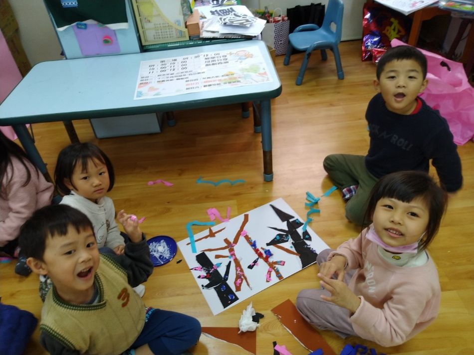 文件 : <FONT COLOR='red'>(109.01.04)美感課【花開富貴】.JPG</FONT> <BR> 尺寸 : <FONT COLOR='blue'>950 × 712</FONT> 圖元 <BR> 格式 : <FONT COLOR='green'>jpg</FONT> <BR> 大小 : <FONT COLOR='green'> -- </FONT> KB