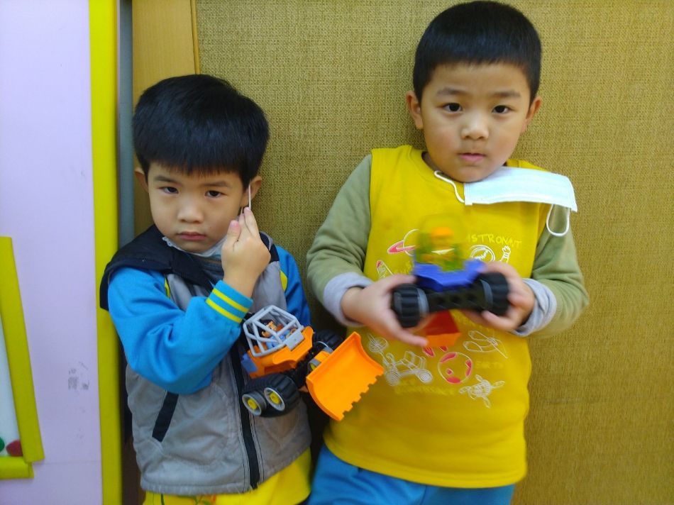 文件 : <FONT COLOR='red'>(109.01.08)樂高積木【建築工程車】-1.JPG</FONT> <BR> 尺寸 : <FONT COLOR='blue'>950 × 712</FONT> 圖元 <BR> 格式 : <FONT COLOR='green'>jpg</FONT> <BR> 大小 : <FONT COLOR='green'> -- </FONT> KB