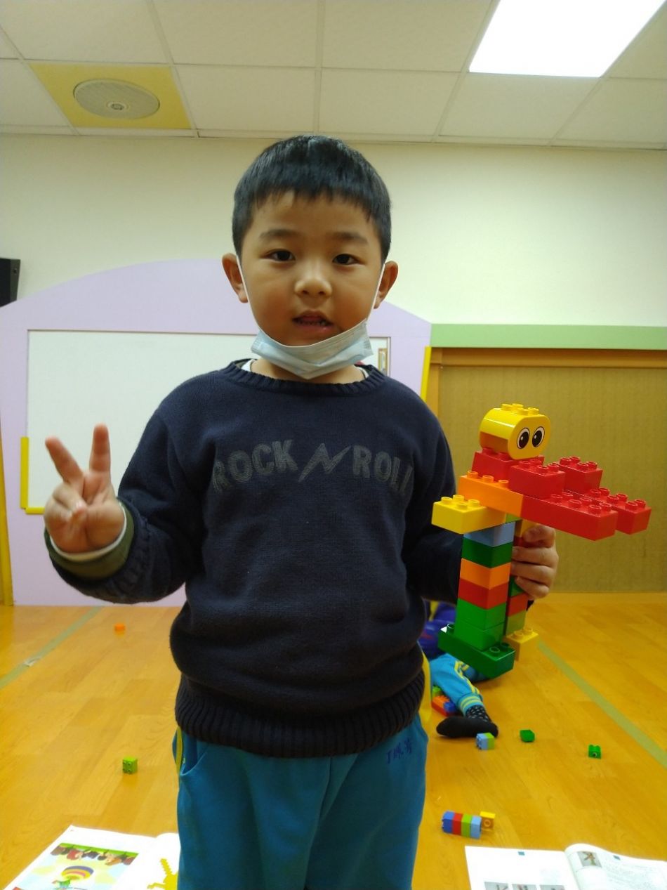 文件 : <FONT COLOR='red'>(109.02.05)樂高積木.JPG</FONT> <BR> 尺寸 : <FONT COLOR='blue'>950 × 1267</FONT> 圖元 <BR> 格式 : <FONT COLOR='green'>jpg</FONT> <BR> 大小 : <FONT COLOR='green'> -- </FONT> KB