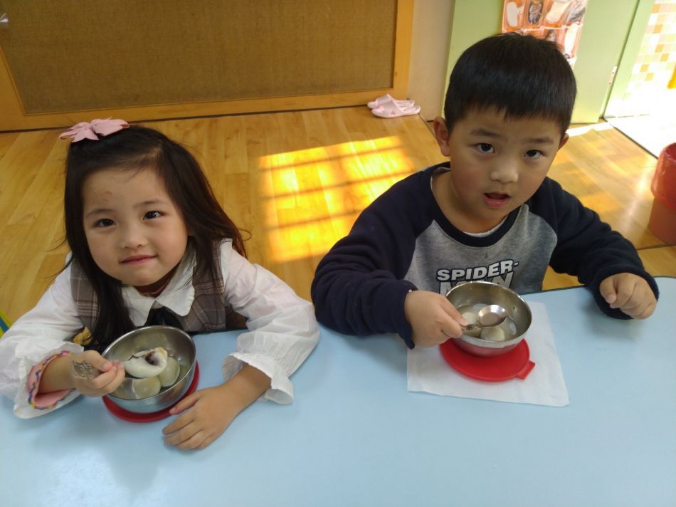 文件 : <FONT COLOR='red'>(109.02.06)開心吃元宵-1.JPG</FONT> <BR> 尺寸 : <FONT COLOR='blue'>950 × 712</FONT> 圖元 <BR> 格式 : <FONT COLOR='green'>jpg</FONT> <BR> 大小 : <FONT COLOR='green'> -- </FONT> KB