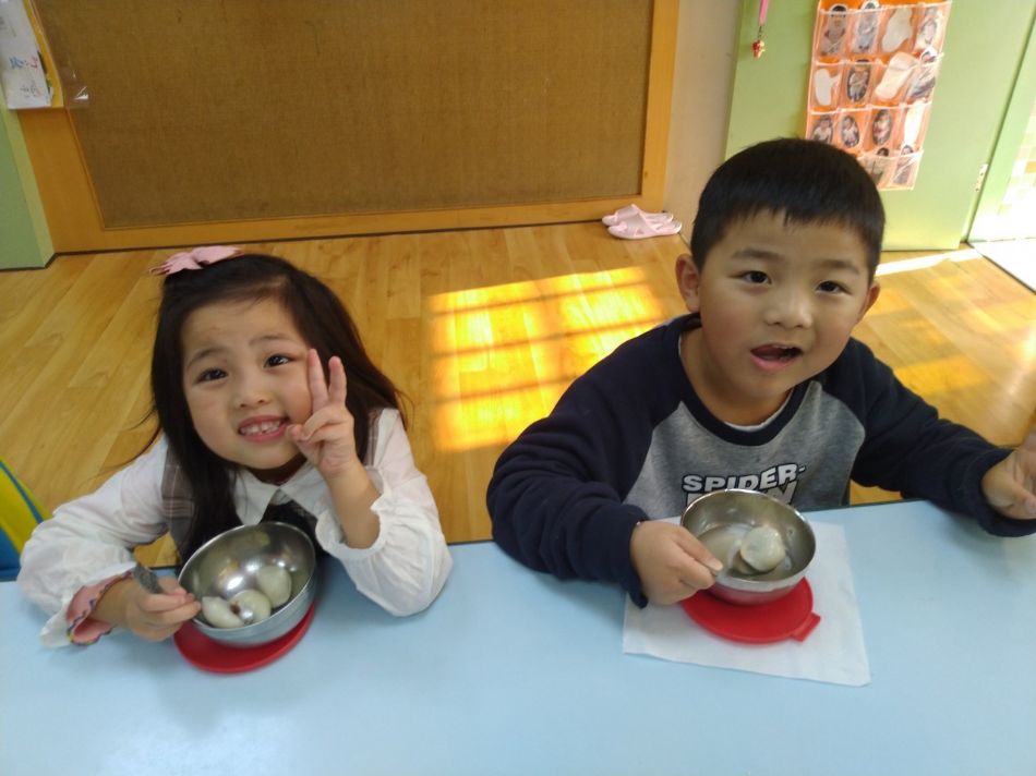 文件 : <FONT COLOR='red'>(109.02.06)開心吃元宵-2.JPG</FONT> <BR> 尺寸 : <FONT COLOR='blue'>950 × 712</FONT> 圖元 <BR> 格式 : <FONT COLOR='green'>jpg</FONT> <BR> 大小 : <FONT COLOR='green'> -- </FONT> KB