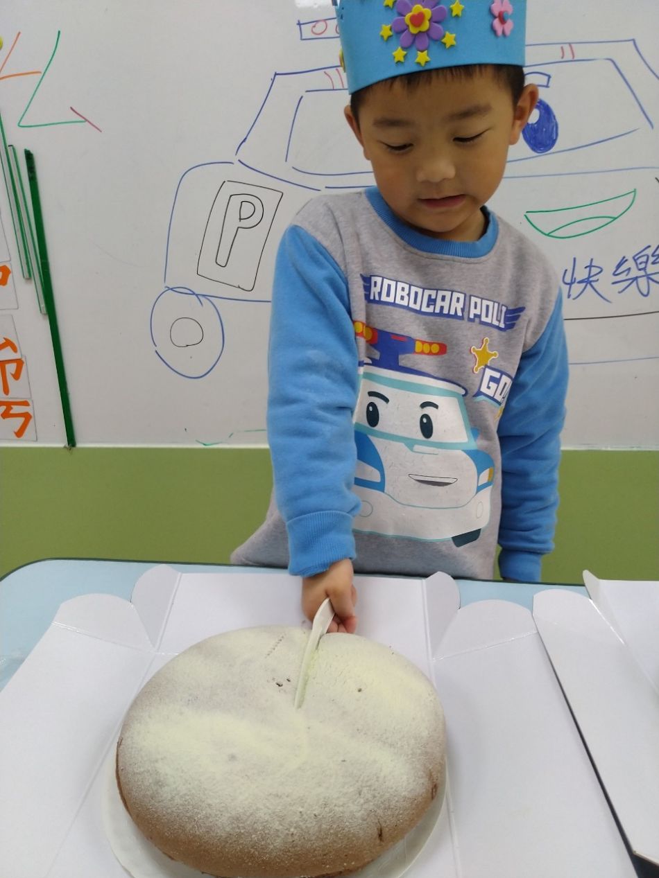 文件 : <FONT COLOR='red'>(109.02.11)裕恩生日快樂-10.JPG</FONT> <BR> 尺寸 : <FONT COLOR='blue'>950 × 1267</FONT> 圖元 <BR> 格式 : <FONT COLOR='green'>jpg</FONT> <BR> 大小 : <FONT COLOR='green'> -- </FONT> KB