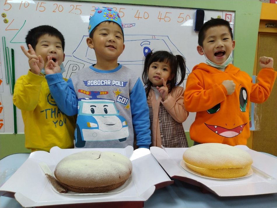 文件 : <FONT COLOR='red'>(109.02.11)裕恩生日快樂-13.JPG</FONT> <BR> 尺寸 : <FONT COLOR='blue'>950 × 712</FONT> 圖元 <BR> 格式 : <FONT COLOR='green'>jpg</FONT> <BR> 大小 : <FONT COLOR='green'> -- </FONT> KB