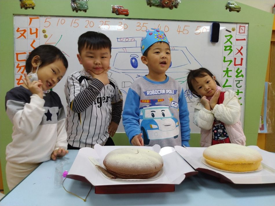 文件 : <FONT COLOR='red'>(109.02.11)裕恩生日快樂-14.JPG</FONT> <BR> 尺寸 : <FONT COLOR='blue'>950 × 712</FONT> 圖元 <BR> 格式 : <FONT COLOR='green'>jpg</FONT> <BR> 大小 : <FONT COLOR='green'> -- </FONT> KB