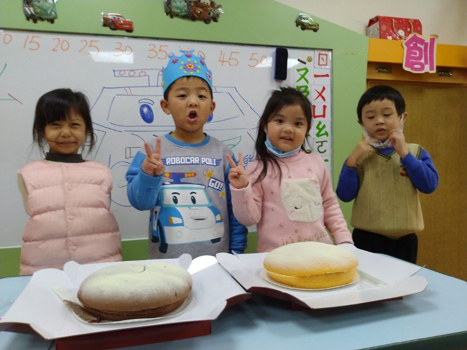 文件 : <FONT COLOR='red'>(109.02.11)裕恩生日快樂-3.JPG</FONT> <BR> 尺寸 : <FONT COLOR='blue'>950 × 712</FONT> 圖元 <BR> 格式 : <FONT COLOR='green'>jpg</FONT> <BR> 大小 : <FONT COLOR='green'> -- </FONT> KB