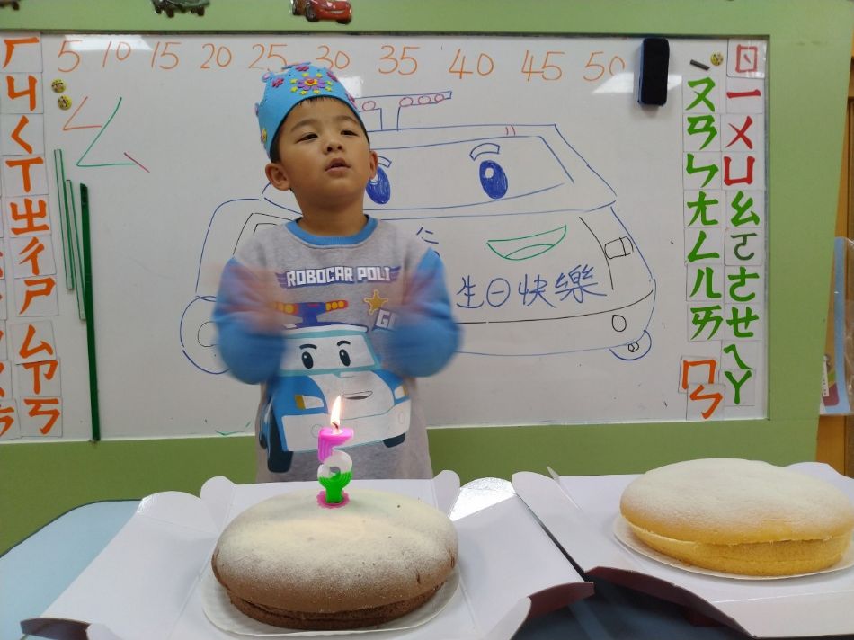 文件 : <FONT COLOR='red'>(109.02.11)裕恩生日快樂-9.JPG</FONT> <BR> 尺寸 : <FONT COLOR='blue'>950 × 712</FONT> 圖元 <BR> 格式 : <FONT COLOR='green'>jpg</FONT> <BR> 大小 : <FONT COLOR='green'> -- </FONT> KB