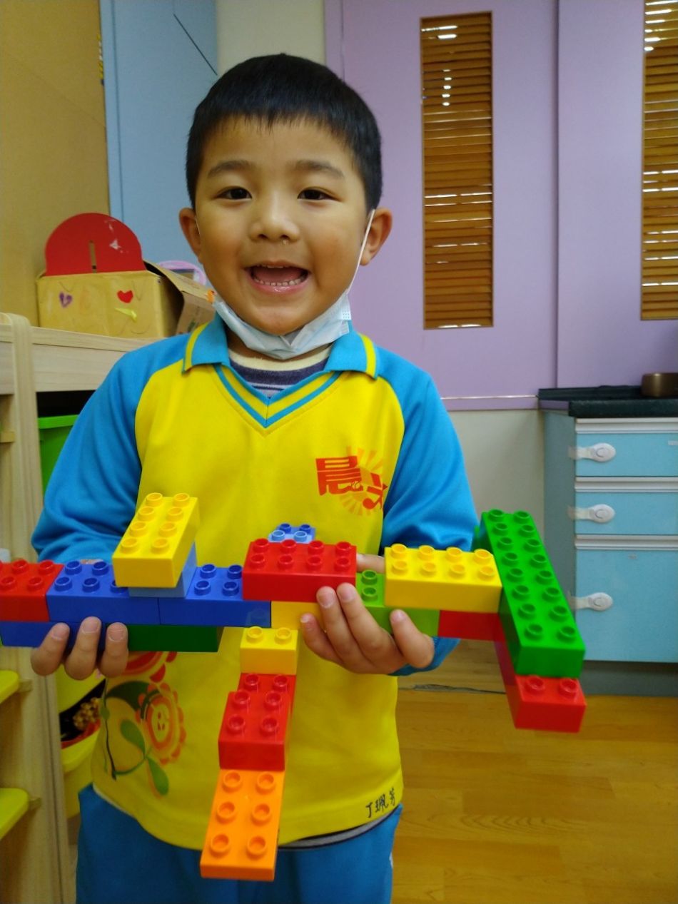 文件 : <FONT COLOR='red'>(109.02.12)樂高積木.JPG</FONT> <BR> 尺寸 : <FONT COLOR='blue'>950 × 1267</FONT> 圖元 <BR> 格式 : <FONT COLOR='green'>jpg</FONT> <BR> 大小 : <FONT COLOR='green'> -- </FONT> KB