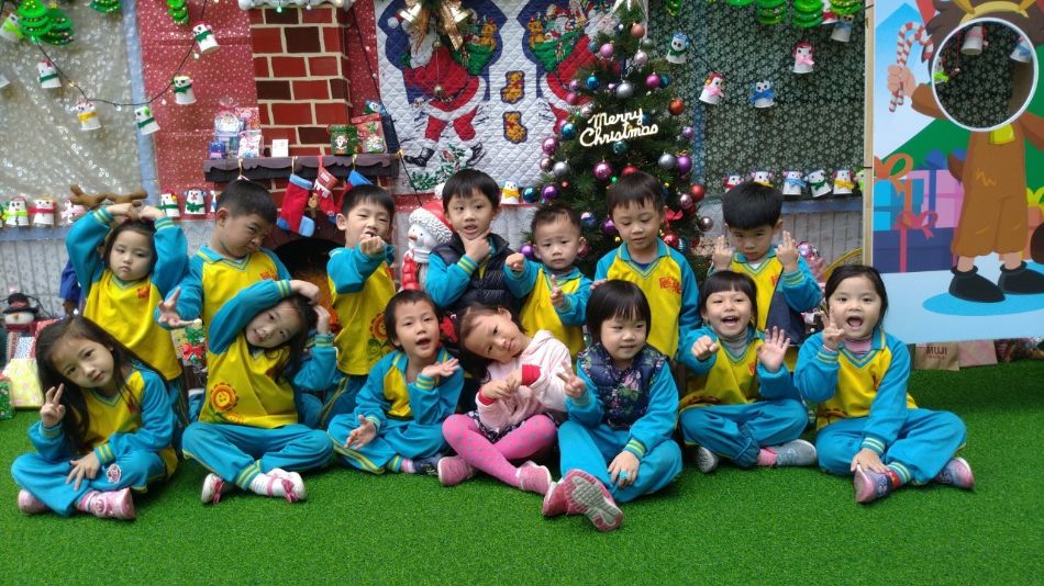 文件 : <FONT COLOR='red'>(108.12.25)交換禮物-5.JPG</FONT> <BR> 尺寸 : <FONT COLOR='blue'>950 × 534</FONT> 圖元 <BR> 格式 : <FONT COLOR='green'>jpg</FONT> <BR> 大小 : <FONT COLOR='green'> -- </FONT> KB