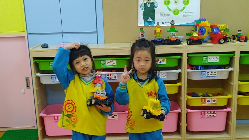 文件 : <FONT COLOR='red'>(108.12.25)樂高積木【我的樂高車】.JPG</FONT> <BR> 尺寸 : <FONT COLOR='blue'>950 × 534</FONT> 圖元 <BR> 格式 : <FONT COLOR='green'>jpg</FONT> <BR> 大小 : <FONT COLOR='green'> -- </FONT> KB