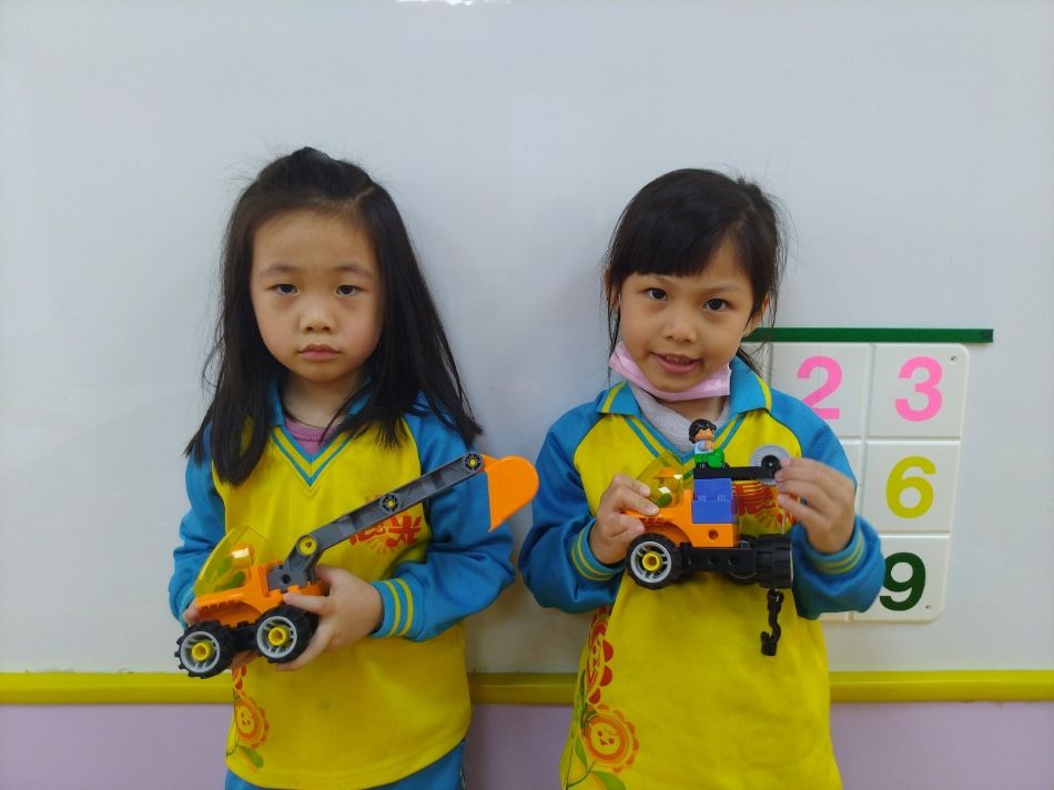 文件 : <FONT COLOR='red'>(109.01.08)樂高積木【建築工程車】.JPG</FONT> <BR> 尺寸 : <FONT COLOR='blue'>950 × 712</FONT> 圖元 <BR> 格式 : <FONT COLOR='green'>jpg</FONT> <BR> 大小 : <FONT COLOR='green'> -- </FONT> KB