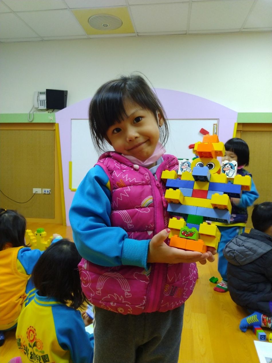 文件 : <FONT COLOR='red'>(109.02.05)樂高積木.JPG</FONT> <BR> 尺寸 : <FONT COLOR='blue'>950 × 1267</FONT> 圖元 <BR> 格式 : <FONT COLOR='green'>jpg</FONT> <BR> 大小 : <FONT COLOR='green'> -- </FONT> KB