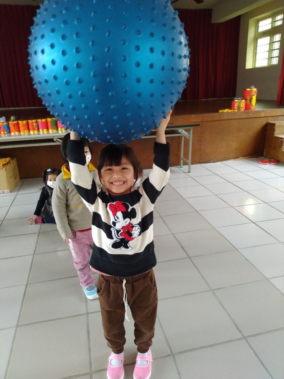 文件 : <FONT COLOR='red'>(109.02.07)大籠球遊戲-1.JPG</FONT> <BR> 尺寸 : <FONT COLOR='blue'>950 × 1267</FONT> 圖元 <BR> 格式 : <FONT COLOR='green'>jpg</FONT> <BR> 大小 : <FONT COLOR='green'> -- </FONT> KB