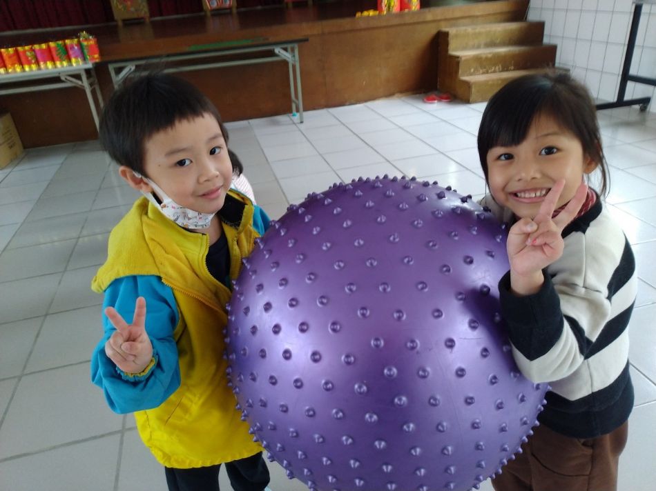 文件 : <FONT COLOR='red'>(109.02.07)大籠球遊戲.JPG</FONT> <BR> 尺寸 : <FONT COLOR='blue'>950 × 712</FONT> 圖元 <BR> 格式 : <FONT COLOR='green'>jpg</FONT> <BR> 大小 : <FONT COLOR='green'> -- </FONT> KB