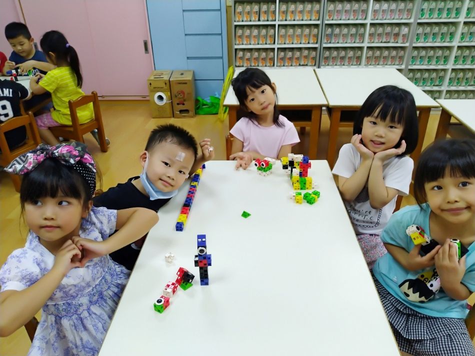 文件 : <FONT COLOR='red'>(109.07.06)桌遊-1.JPG</FONT> <BR> 尺寸 : <FONT COLOR='blue'>950 × 712</FONT> 圖元 <BR> 格式 : <FONT COLOR='green'>jpg</FONT> <BR> 大小 : <FONT COLOR='green'> -- </FONT> KB