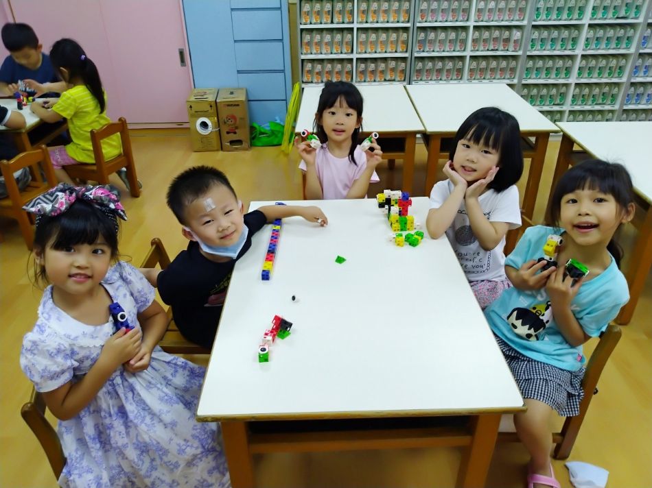 文件 : <FONT COLOR='red'>(109.07.06)桌遊-3.JPG</FONT> <BR> 尺寸 : <FONT COLOR='blue'>950 × 712</FONT> 圖元 <BR> 格式 : <FONT COLOR='green'>jpg</FONT> <BR> 大小 : <FONT COLOR='green'> -- </FONT> KB