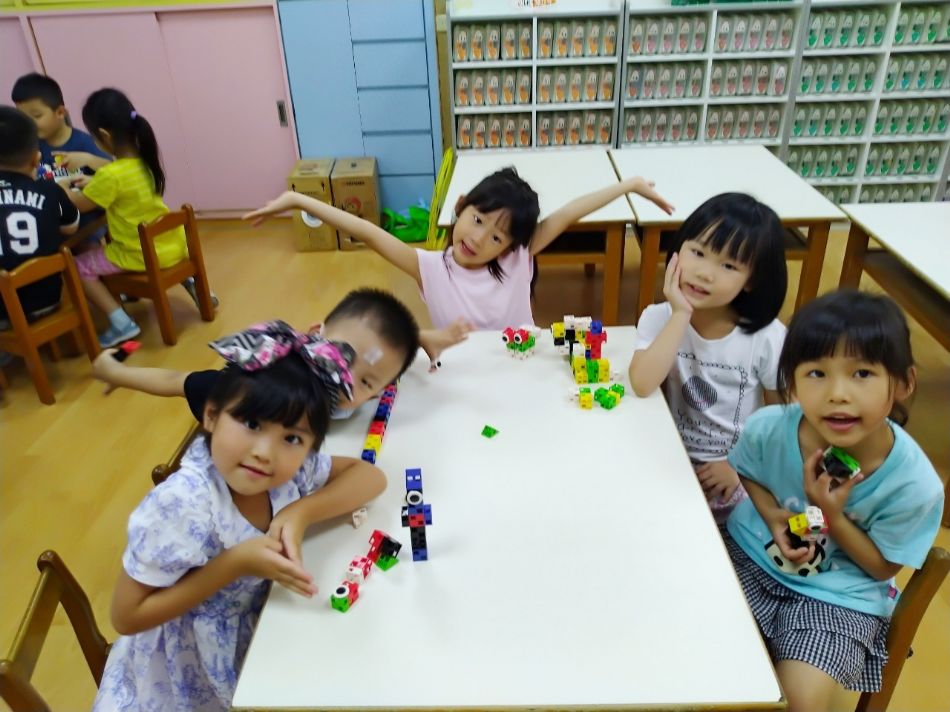 文件 : <FONT COLOR='red'>(109.07.06)桌遊-4.JPG</FONT> <BR> 尺寸 : <FONT COLOR='blue'>950 × 712</FONT> 圖元 <BR> 格式 : <FONT COLOR='green'>jpg</FONT> <BR> 大小 : <FONT COLOR='green'> -- </FONT> KB