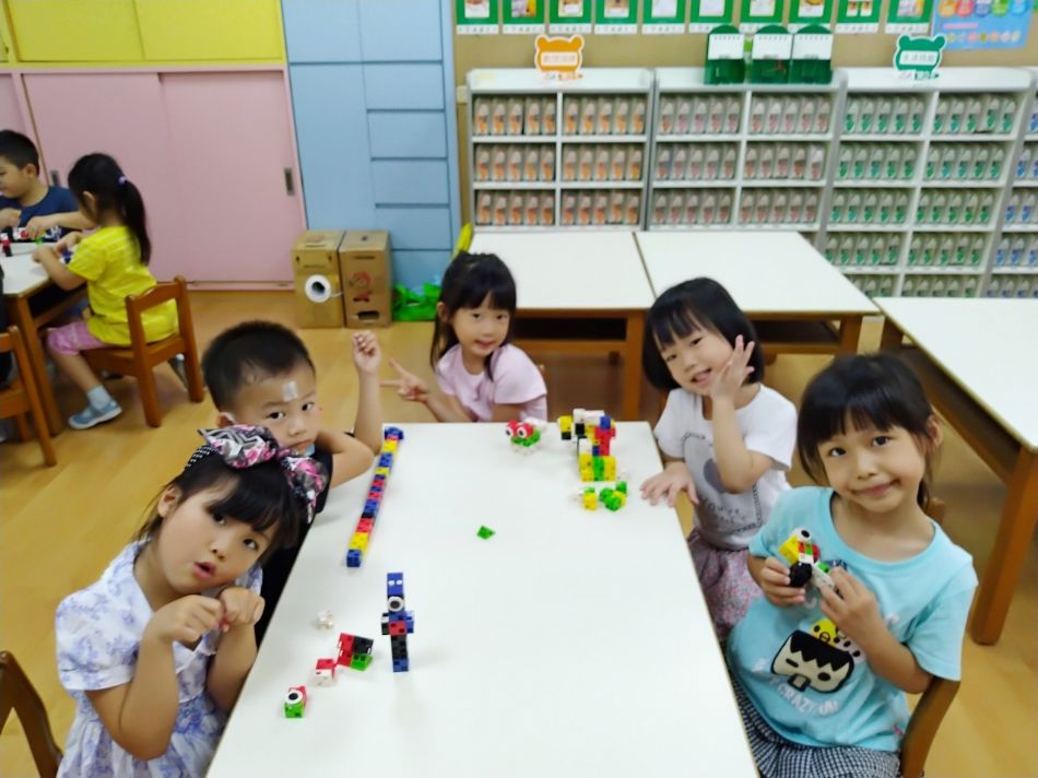 文件 : <FONT COLOR='red'>(109.07.06)桌遊.JPG</FONT> <BR> 尺寸 : <FONT COLOR='blue'>950 × 712</FONT> 圖元 <BR> 格式 : <FONT COLOR='green'>jpg</FONT> <BR> 大小 : <FONT COLOR='green'> -- </FONT> KB