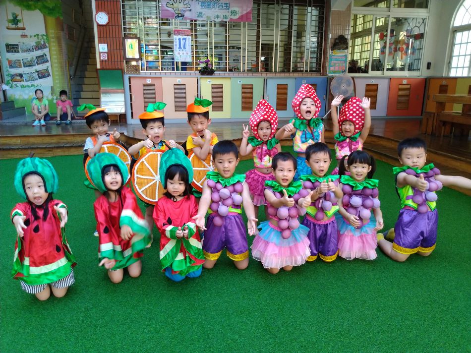 文件 : <FONT COLOR='red'>(108.07.17)小班表演j舞衣-2.JPG</FONT> <BR> 尺寸 : <FONT COLOR='blue'>950 × 712</FONT> 圖元 <BR> 格式 : <FONT COLOR='green'>jpg</FONT> <BR> 大小 : <FONT COLOR='green'> -- </FONT> KB