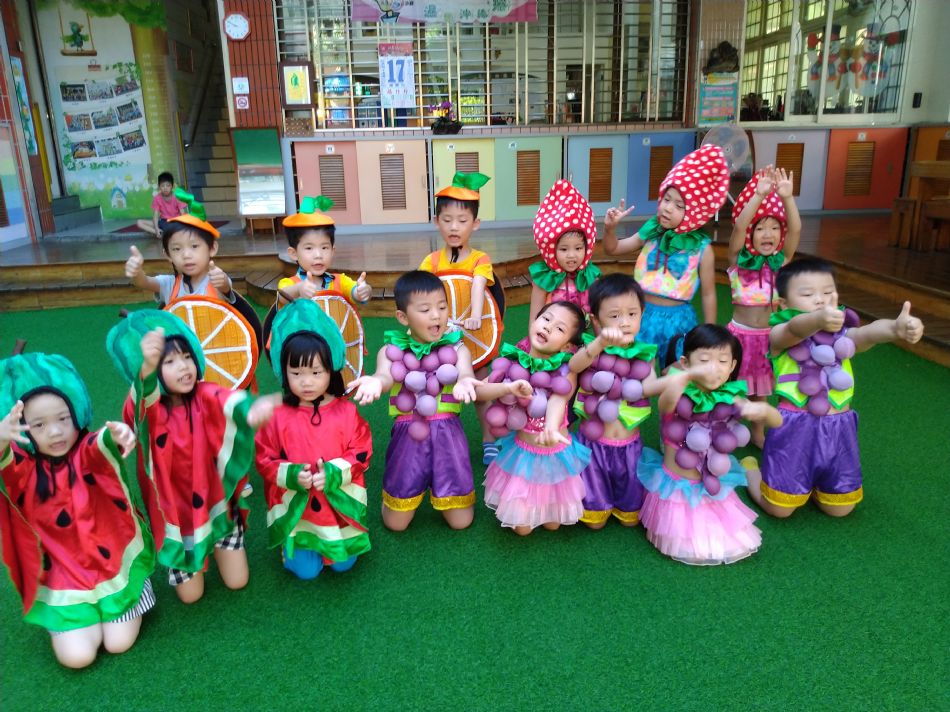 文件 : <FONT COLOR='red'>(108.07.17)小班表演j舞衣-3.JPG</FONT> <BR> 尺寸 : <FONT COLOR='blue'>950 × 712</FONT> 圖元 <BR> 格式 : <FONT COLOR='green'>jpg</FONT> <BR> 大小 : <FONT COLOR='green'> -- </FONT> KB