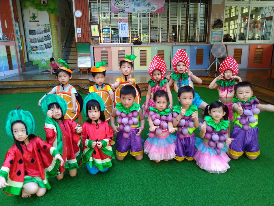 文件 : <FONT COLOR='red'>(108.07.17)小班表演j舞衣-4.JPG</FONT> <BR> 尺寸 : <FONT COLOR='blue'>950 × 712</FONT> 圖元 <BR> 格式 : <FONT COLOR='green'>jpg</FONT> <BR> 大小 : <FONT COLOR='green'> -- </FONT> KB