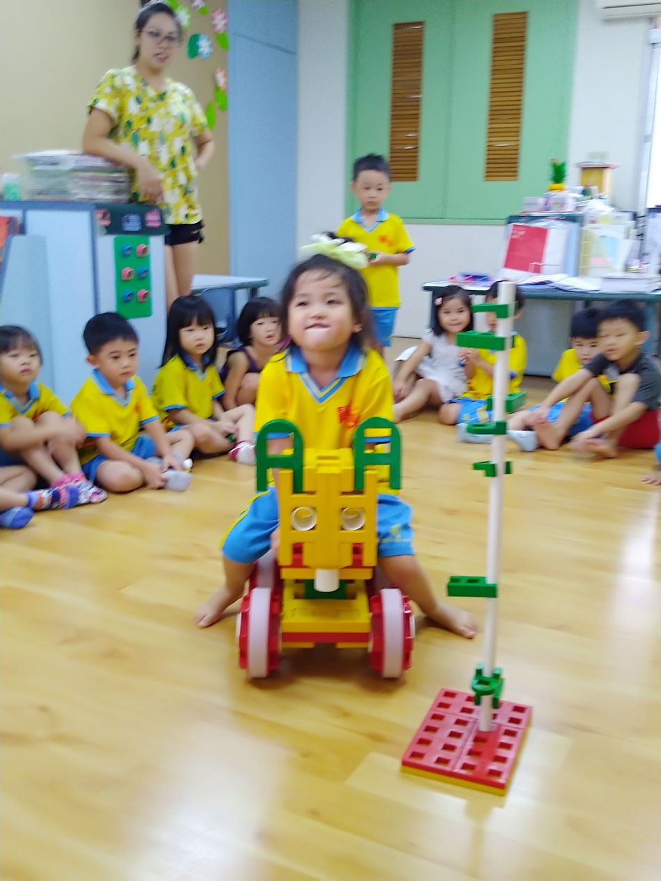 文件 : <FONT COLOR='red'>(108.08.21)積木.JPG</FONT> <BR> 尺寸 : <FONT COLOR='blue'>950 × 1267</FONT> 圖元 <BR> 格式 : <FONT COLOR='green'>jpg</FONT> <BR> 大小 : <FONT COLOR='green'> -- </FONT> KB