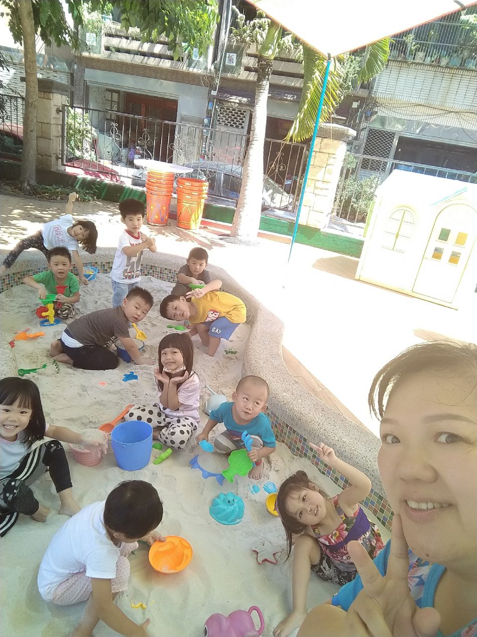 文件 : <FONT COLOR='red'>(108.08.23)玩沙趣.JPG</FONT> <BR> 尺寸 : <FONT COLOR='blue'>950 × 1267</FONT> 圖元 <BR> 格式 : <FONT COLOR='green'>jpg</FONT> <BR> 大小 : <FONT COLOR='green'> -- </FONT> KB