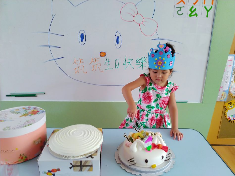 文件 : <FONT COLOR='red'>(108.09.03)筑筑生日-1.JPG</FONT> <BR> 尺寸 : <FONT COLOR='blue'>950 × 712</FONT> 圖元 <BR> 格式 : <FONT COLOR='green'>jpg</FONT> <BR> 大小 : <FONT COLOR='green'> -- </FONT> KB