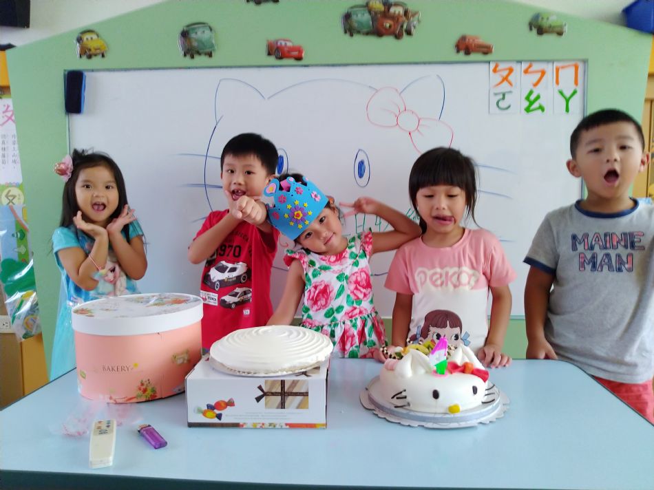 文件 : <FONT COLOR='red'>(108.09.03)筑筑生日-10.JPG</FONT> <BR> 尺寸 : <FONT COLOR='blue'>950 × 712</FONT> 圖元 <BR> 格式 : <FONT COLOR='green'>jpg</FONT> <BR> 大小 : <FONT COLOR='green'> -- </FONT> KB