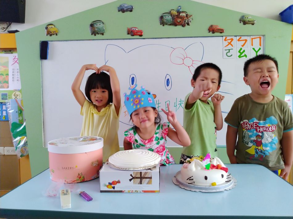 文件 : <FONT COLOR='red'>(108.09.03)筑筑生日-14.JPG</FONT> <BR> 尺寸 : <FONT COLOR='blue'>950 × 712</FONT> 圖元 <BR> 格式 : <FONT COLOR='green'>jpg</FONT> <BR> 大小 : <FONT COLOR='green'> -- </FONT> KB