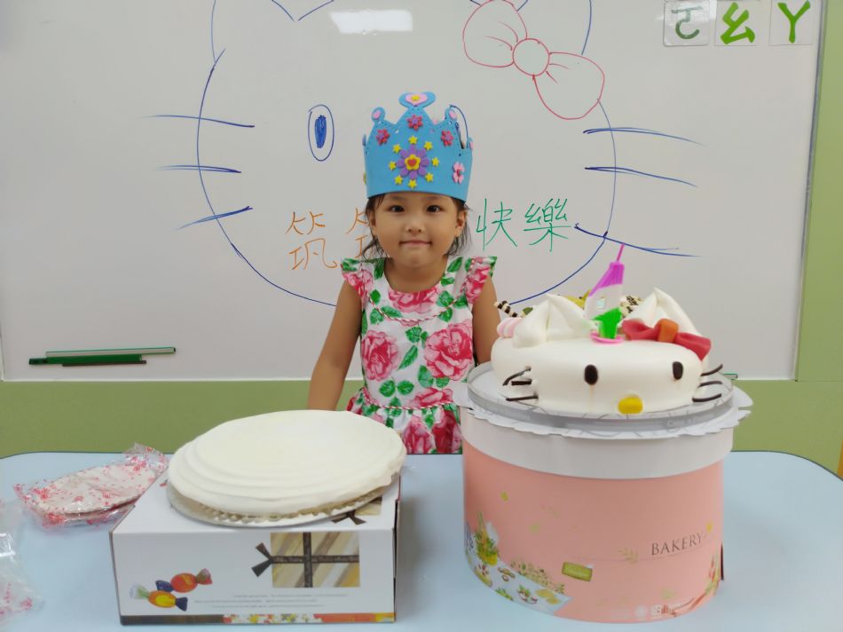 文件 : <FONT COLOR='red'>(108.09.03)筑筑生日-2.JPG</FONT> <BR> 尺寸 : <FONT COLOR='blue'>950 × 712</FONT> 圖元 <BR> 格式 : <FONT COLOR='green'>jpg</FONT> <BR> 大小 : <FONT COLOR='green'> -- </FONT> KB